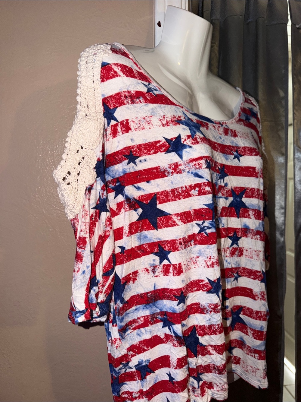 Women’s Red White Blue Star-Striped Cold Shoulder Top Rue 21 size XL - Picture 2 of 6